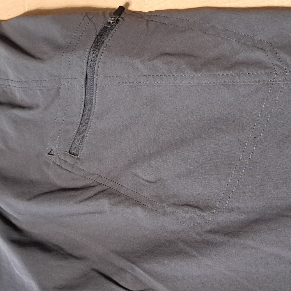 PA39 Eddie Bauer Charcoal Cropped Hiking Pant Lightweight Stretch Cargo Pockets - Picture 5 of 11